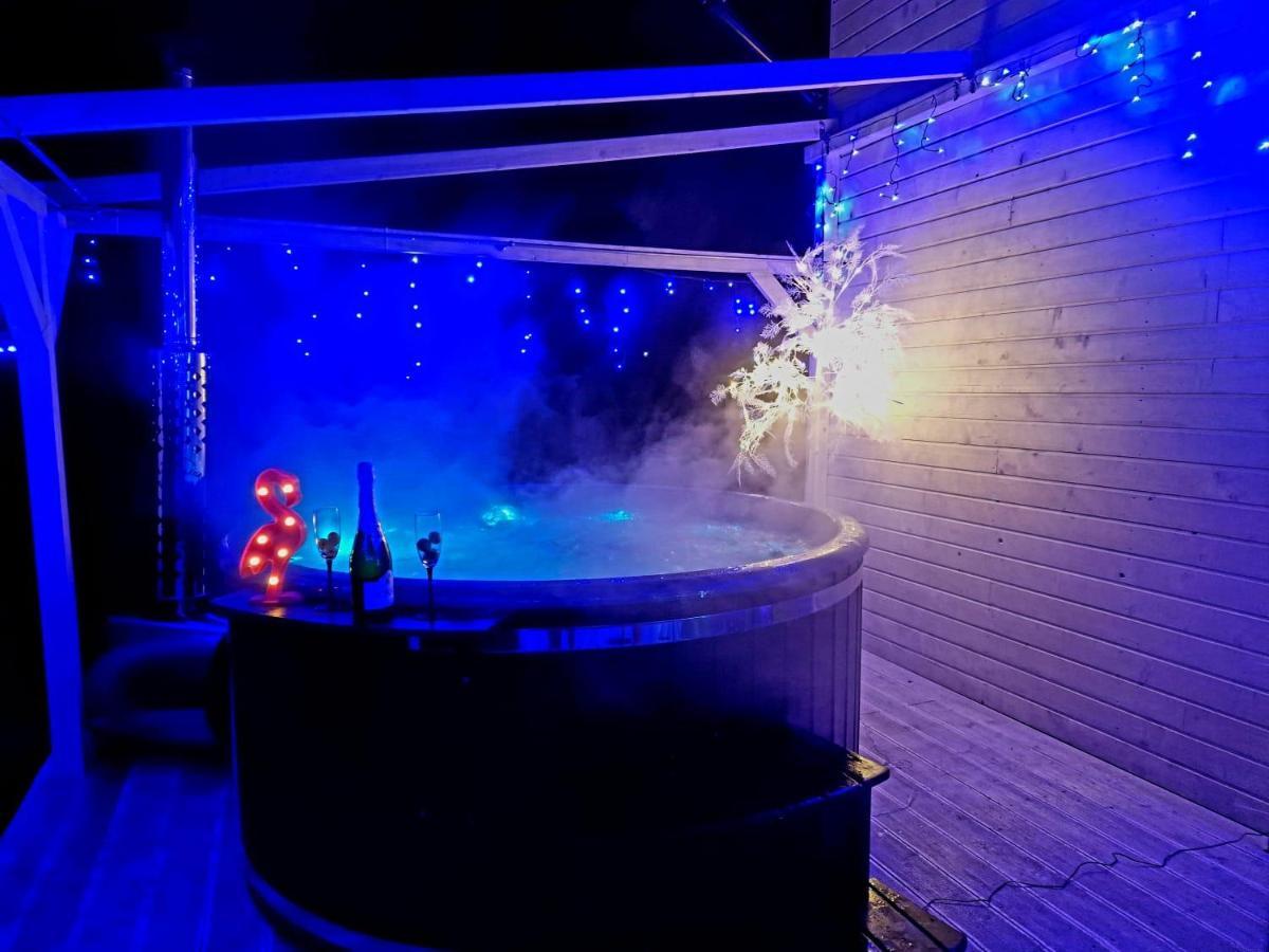 Diamenty Baltyku Domki Wakacyjne Balia Z Jacuzzi Mielenko Extérieur photo