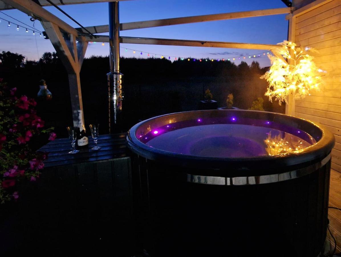 Diamenty Baltyku Domki Wakacyjne Balia Z Jacuzzi Mielenko Extérieur photo