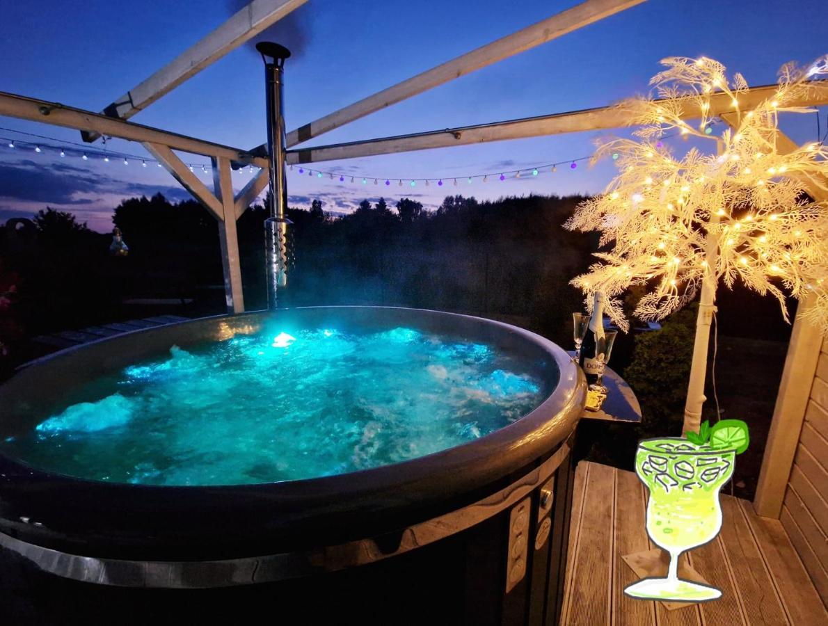 Diamenty Baltyku Domki Wakacyjne Balia Z Jacuzzi Mielenko Extérieur photo